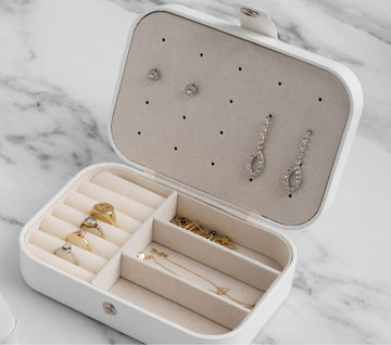 divine-and-rule-store-jewellery